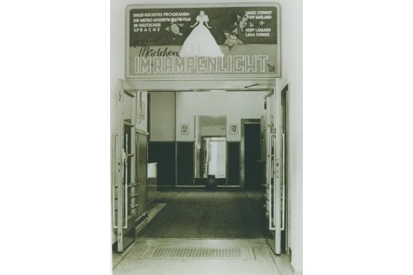 Das Foyer in den 40er Jahren.